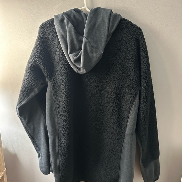 Black Burton mens fleece hooded jacket - Picture 2 of 4